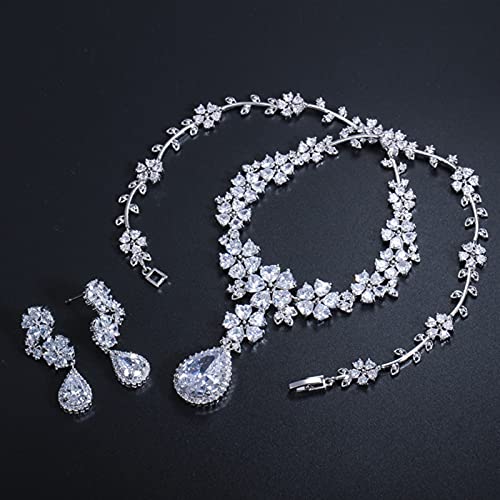 Collar y pendientes de compromiso con circonitas para deslumbrar en tu boda