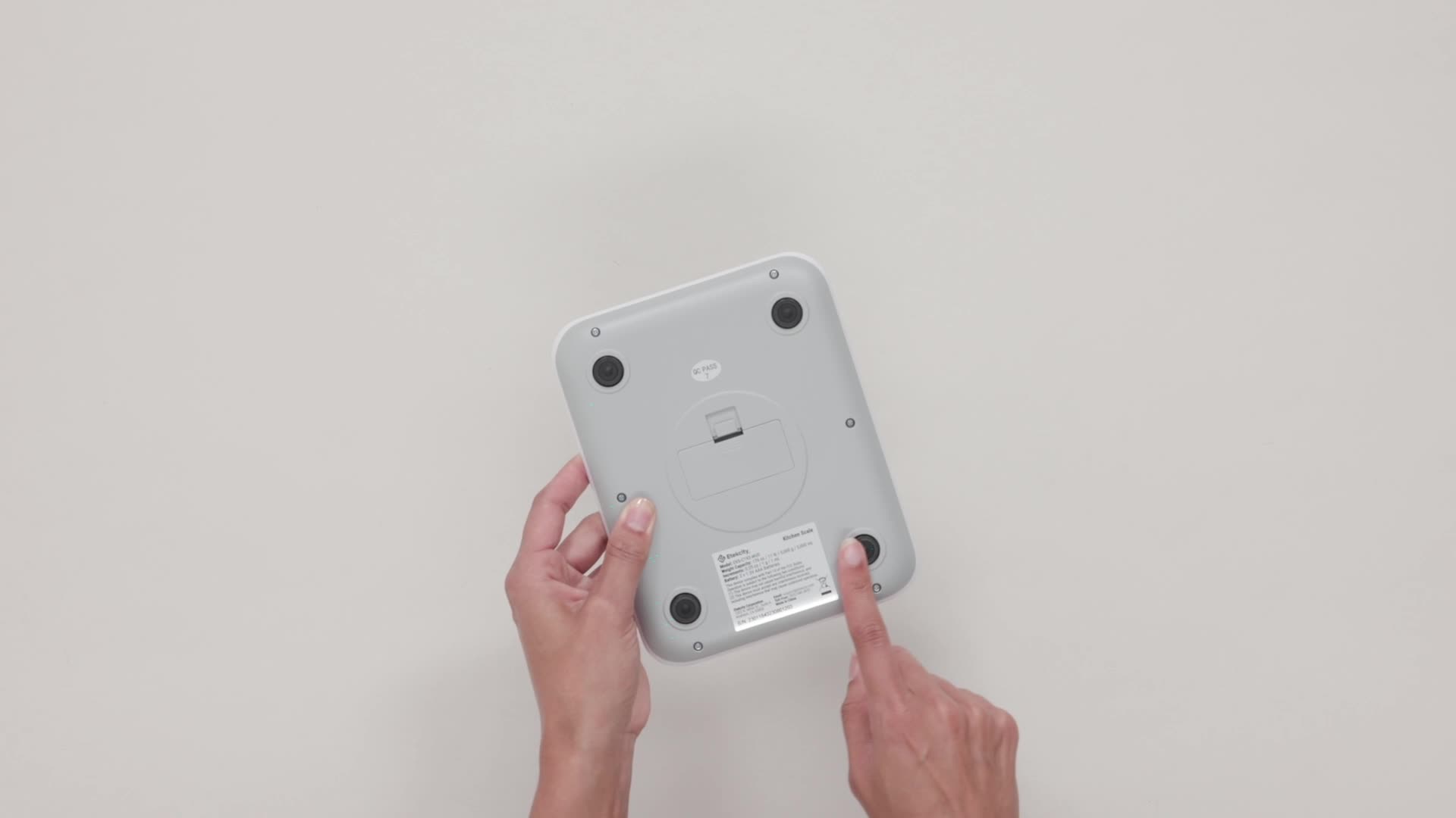 Etekcity Food Kitchen Scale, Digital Grams and Ounces for Weight Loss, Baking, Cooking, Keto and Meal Prep, LCD Display, Medium, White