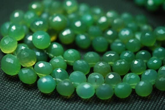Calcédoine verte émeraude facettée de qualité supérieure pour haute joaillerie