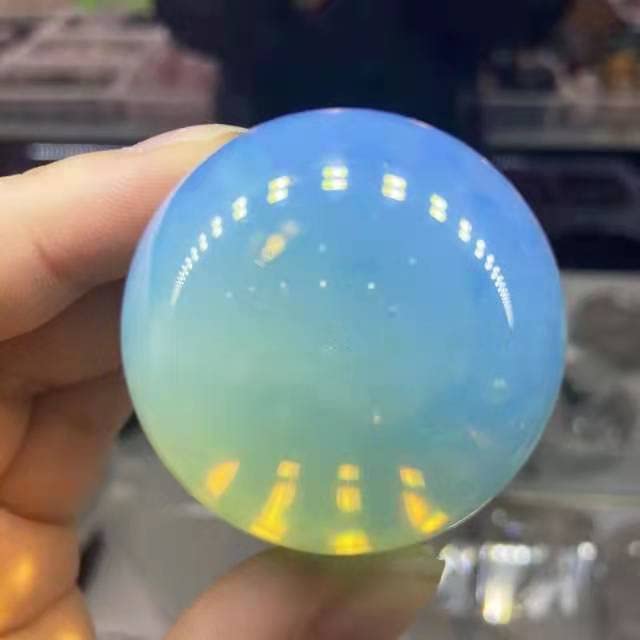 Boule de cristal opale 40mm HUNTVE en pierre naturelle : le cadeau d'affaires idéal