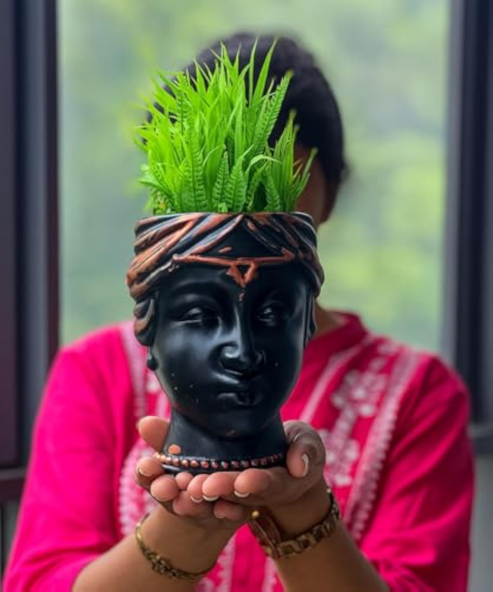 Artificial Plant with Black Queen Faces Pot for Home Decoration