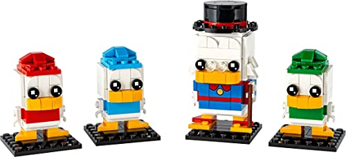 Dagobert Duck è alto 10 cm e i suoi 3 grandi dimensioni misurano 6 cm. Questo set da 340 pezzi include 4 personaggi. Ogni personaggio è posizionato su un supporto nero BrickHeadz.