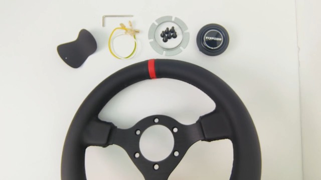 Amazon | TIYPEOR レーシングステアリング 280mm・マイクロファイバー