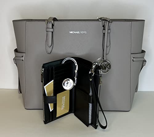 MICHAEL-Michel-Kors-Gilly-Large-Drawstring-Travel-Tote-bundled-with-Double-Zip-Wristlet-and-Michael-Kors-Purse-Hook-Pearl-GreySignature-MK-Black - sparfuchs24.io – Top Angebote, Tests & Preisvergleiche