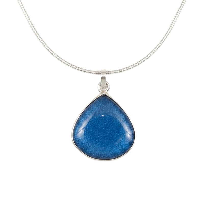 Pendentif en quartz bleu naturel de forme trilon, le cadeau idéal pour elle