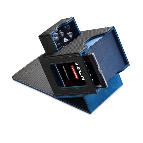 [La Soluzione Definitiva per Commander] Creato pensando ai giocatori di Commander EDH, il nostro design innovativo è su misura per il tuo mazzo Commander. Conserva con sicurezza la tua carta Commander nell'apposito porta carte da 35pt, completo di un distanziatore per prevenire mescolamenti accidentali. Metti in mostra il tuo Commander con orgoglio nello slot dedicato.