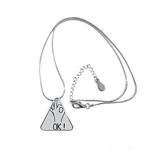 Collier motif geste OK personnalisé parfait pour vos sorties urbaines et soirées entre amis