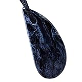 Blau schimmernder Pietersit aus Südafrika in freier Cabochon-form in bester Qualität als Anhänger mit Bohrung für ein Band zum Knoten. Wir stellen gebohrte Trommelsteine und Anhänger mit Loch für pures Tragen auf der Haut ohne Fasssung aus vielen Sorten Edelsteinen selbst her. Erleben Sie die Faszination der Natursteine in unserem Shop.