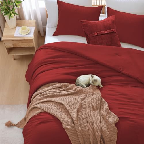 WRENSONGE King Size Comforter Set - 3 Pieces Bright Red Comforter Prewashed Soft Lightweight for All Seasons,Fluffy Down Alternative Comforter King Size with 2 Pillow Shams — view 3