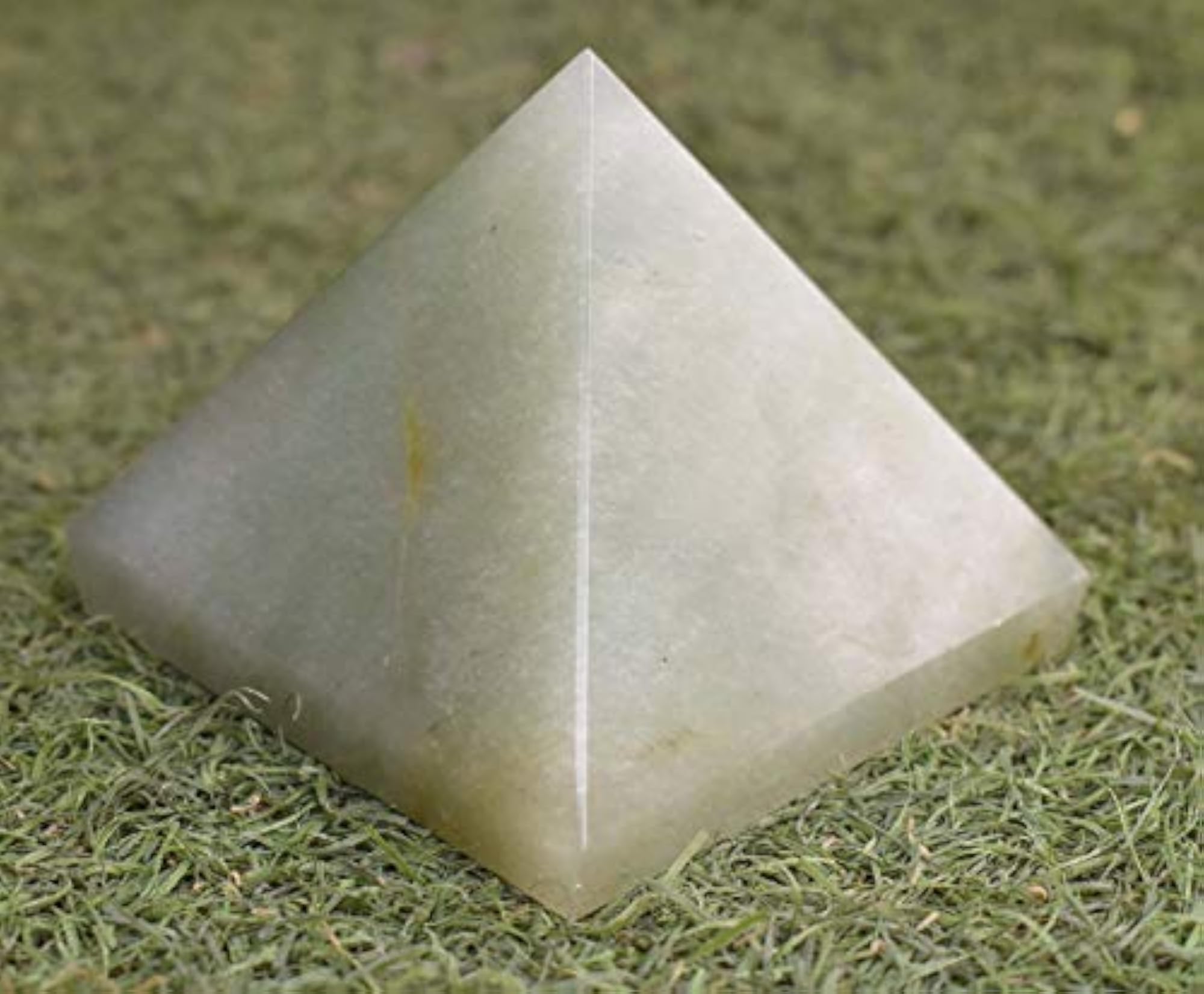 Aventurine Light Pyramid Energy Home Décor Crystal, Natural Vastu Healing