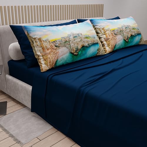 PETTI Artigiani Italiani - Lenzuola in Cotone con Federe in Stampa Digitale, Lenzuolo Una Piazza e Mezza, Completo Letto Fantasia Polignano a Mare Blu Notte, 100% Made in Italy - Immagine 1