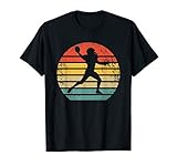 Klassisch geschnitten, doppelt genähter Saum.