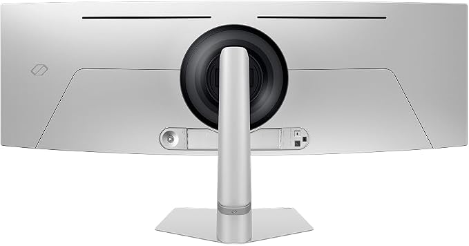 Vista traseira do monitor mostrando o suporte prateado e o design limpo