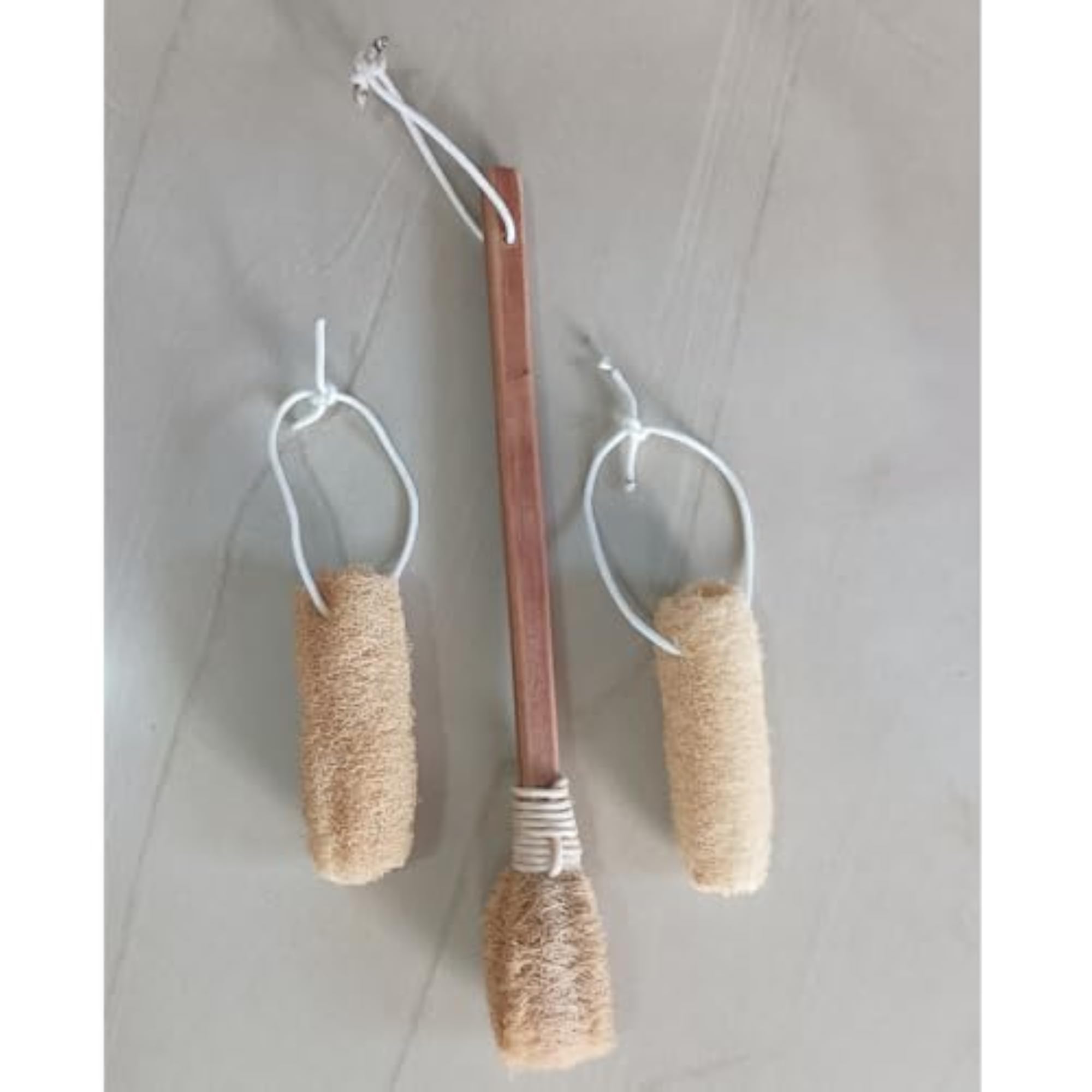 35 CM Natural Exfoliating Loofah Bath Brush On a Handle