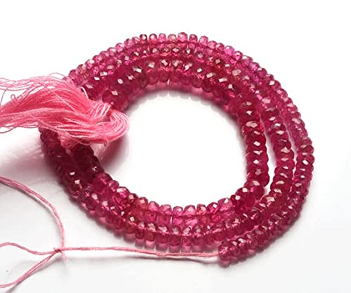 Saphir rose naturel en perles délicates pour un bijou chargé d'histoire et de douceur