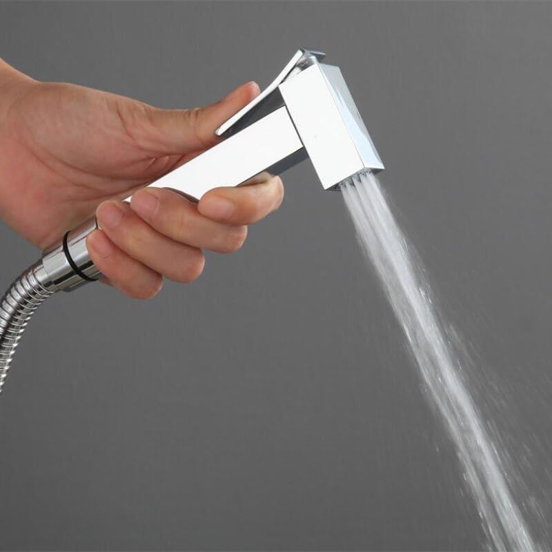 Grifo de bidé de latón cromado con acabado espejo y diseño minimalista de pared 3