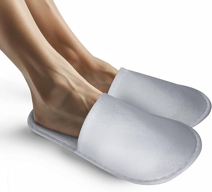Lot de 20 paires de pantoufles jetables avec pochette pour invités, pantoufles en vrac pour hôtel, spa, voyage, maison sans chaussures, antidérapantes (blanc)