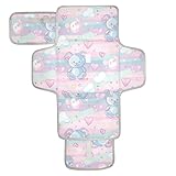 Changement de couche à tout moment, n'importe où : notre tapis de table à langer avec un oreiller intégré est votre partenaire ultime. Que ce soit à l'intérieur ou à l'extérieur, ce matelas à langer vous permet de changer la couche de votre bébé sur n'importe quelle surface plane