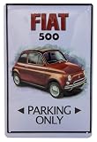Cartello pubblicitario retrò per parcheggio – Fiat 500, un ricordo nostalgico, un classico dall'Italia, una leggenede, pubblicità retrò per amanti, collezionisti, intenditori, artigiani e avvitatori