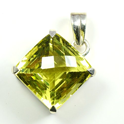 Pendentif quartz à facettes pour sublimer vos tenues chic