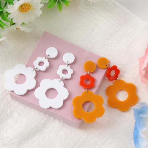 hoyuwak 2 Pairs 70s Acrylic Daisy Dangle Earrings Y2k Resin Floral Earrings 60s 70s Flowers Earrings for Women Summer Holiday, White and Yellow4