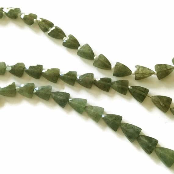 Aigue-marine mousse perles triangles pour composer vos bijoux d'été