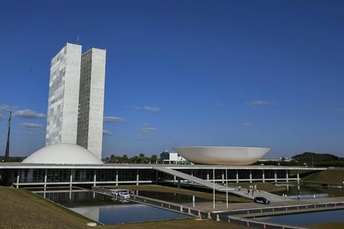 Projeto que amplia sal&aacute;rios e benef&iacute;cios de servidores teve apoio do governo e foi aprovado em quatro horas