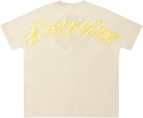 Camiseta masculina oversized com estampa gráfica, corte quadrado, estilo streetwear, com a palavra "Everything" em rosa e logo da marca. Confeccionada em algodão macio e casual, ideal para us