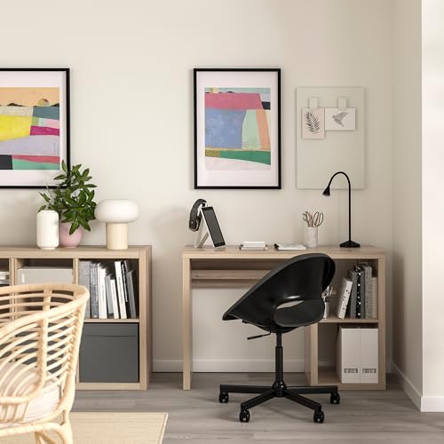 Bureau KALLAX et chaise ELDBERGET effet chêne teinté blanc pour télétravail - 3