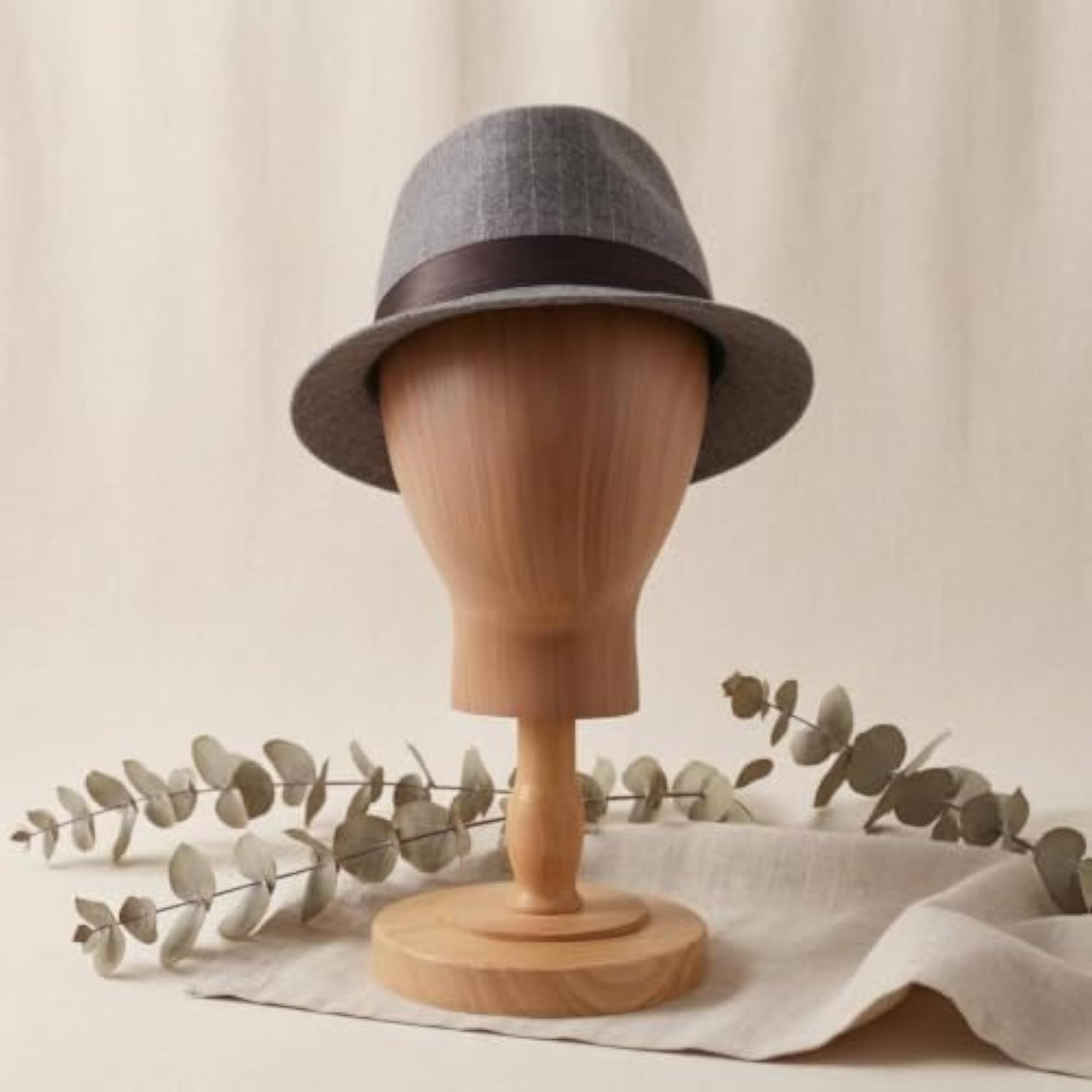 Glossy Wall-Mounted Mannequin Head Display for Hats