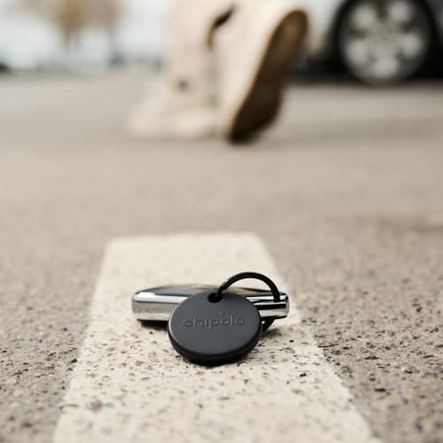 Chipolo POP Schlüsselfinder – Farbenfroher, kompatibler und lauter Bluetooth-Tracker mit Ruf dein Handy an & Außer-Reichweite-Warnungen, kompatibel mit Apple Find My oder Find Hub von Google - Schwarz