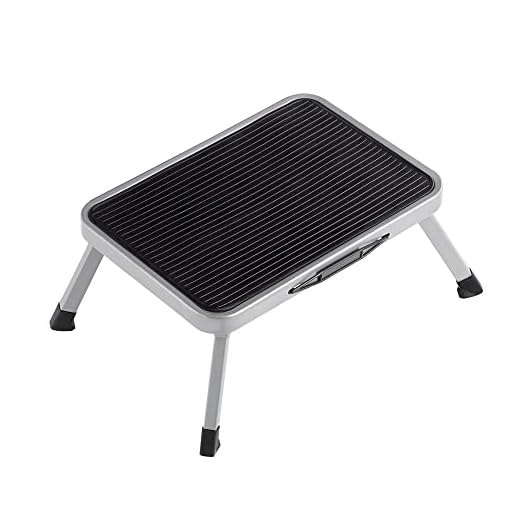 SONGMICS Marchepied 1 Marche Pliable, Escabeau, en Acier, avec Patins Antidérapants, Charge 150 kg, Dimensions Dépliées 32 x 44 x 17,5 cm, Gris GSL001G01