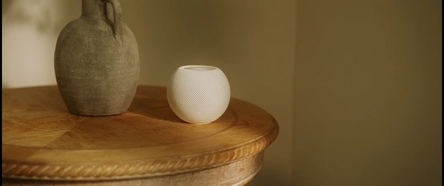 WEFFORT Motorized Roller Shade,100% Blackout Smart Window Blinds Work with Homekit, Alexa,Google Home, Remote, Electric Blinds with USB/Solar Pannel Charging,Classic Cream