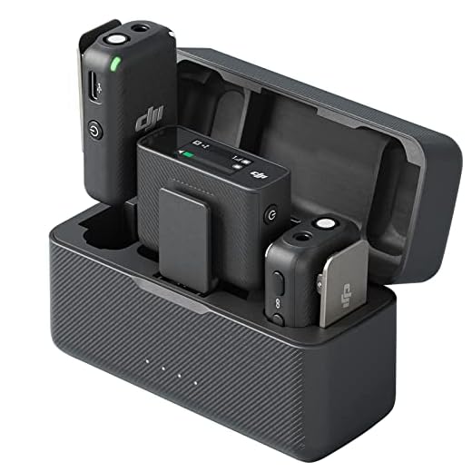 DJI Mic (2 TX + 1 RX + Boîtier recharge) - Compact et Portable micros Lavalier sans Fil à Enregistrement à Double Canal, Transmission à 250 mètres, 15 heures, Système pour Smartphones, caméras
