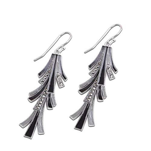 Boucles d'oreilles pendantes légères laque noire pour sublimer un visage fin