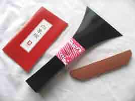 【三味線】バチ 重さ約 121g Amazon.co.jp: 三味線撥(三味線バチ) 白象 津軽用 15号 黒 重さ
