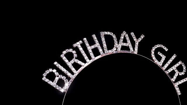 simarro Verjaardagskroon voor meisjes, verjaardagssjerp, strass verjaardag, hoofdtooi, gouden haarband, prinsessen-verjaardagssjerp en tiara hoofdband voor meisjes en vrouwen, verjaardagsdecoratie simarro Verjaardagskroon voor meisjes, verjaardagssjerp, strass verjaardag, hoofdtooi, gouden haarband, prinsessen-verjaardagssjerp en tiara hoofdband voor meisjes en vrouwen, verjaardagsdecoratie