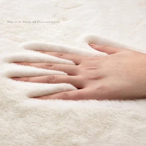 Tapis à poils longs beige doux pour une chambre cocooning - 3