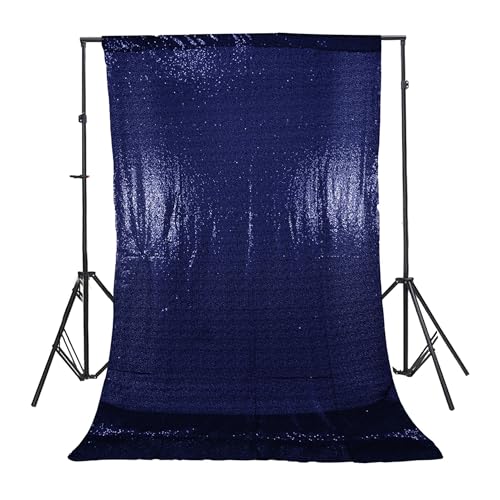 Fond de studio photo bleu royal paillettes contre les décors ternes