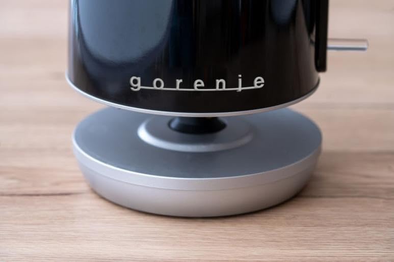 Gorenje K15RLBK Retro Line czajnik elektryczny, pojemność 1,7 l, automatyczne wyłączanie, analogowy termostat, wymienny filtr wapienny, zabezpieczenie przed przegrzaniem, antypoślizgowe gumowe nóżki,