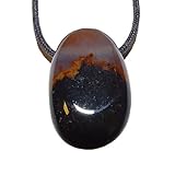 Sardonyx ist von seinen Farben und Maserungen ein sehr vielfältiger Stein.