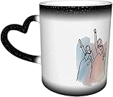 Rendimiento del producto: la taza fría es negra. Después de verter el líquido caliente, se volverá blanco y aparecerá la imagen impresa. Cuando la temperatura baje, volverá a negro. Puedes juzgar directamente la bebida caliente o fría en la taza por el color de la taza. Diseño humanizado, seguro de usar, hermoso y práctico, materiales respetuosos con el medio ambiente. Diseño antideslizante grueso en la parte inferior de la taza.