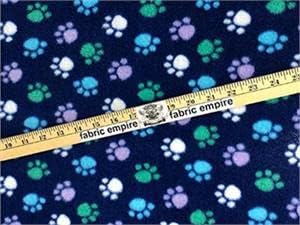 Tela de invierno antibolitas con estampado de forro polar, blanco, morado, verde, azul, estampado de patas, 58 pulgadas de ancho, vendido por The