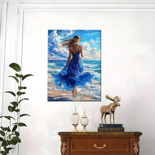 Femme en robe bleue fluide tableau marin évocateur de sérénité