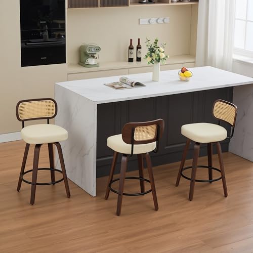 Worletty Juego de 3 taburetes de bar de ratán, silla de bar de 26 pulgadas de alto, con respaldo de ratán, asiento acolchado, acabado en madera de nogal, taburetes de bar giratorios, adecuado para