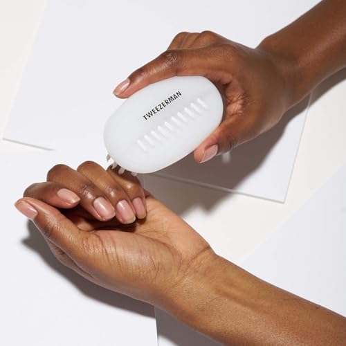 Image of Tweezerman Dual Surface Nail Brush