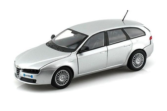 Modelo de coche ejecutivo compacto 1/24 plateado