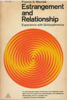 Paperback Estrangement and relationship: Experience with schizophrenics Book