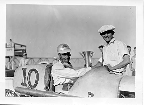 The Brown Bullet: Rajo Jack\'s Drive to Integrate Auto Racing