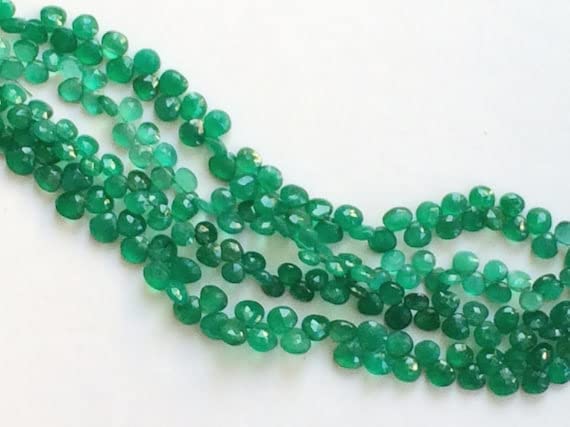 Green onyx faceted heart beads en rang de perles onyx vert naturel pour collier briolette
